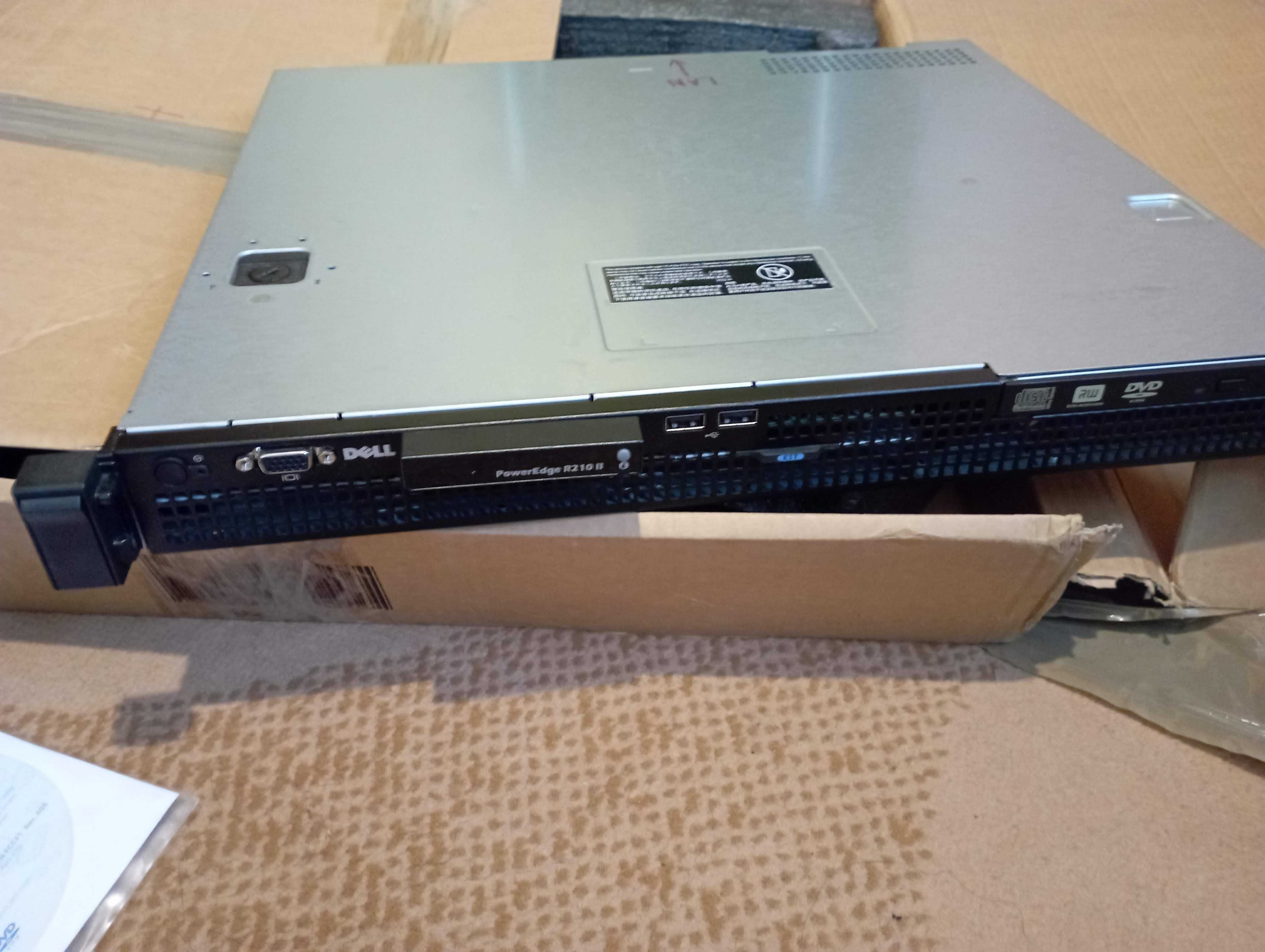 Продавам Сървър DELL PowerEdge R210 II,Xeon 3.30Ghz ,4GB DDR3, 2x500GB