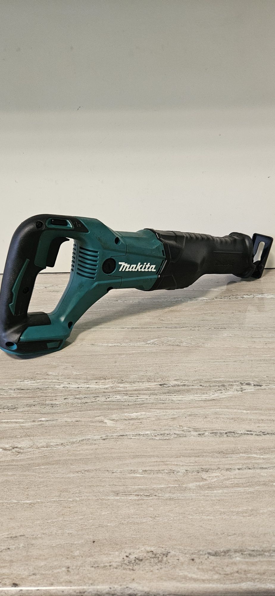 Makita Саблен трион DJR186 18V.