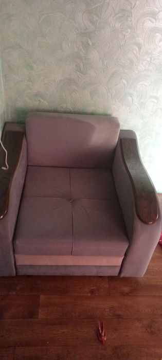 Продам срочно два кресла