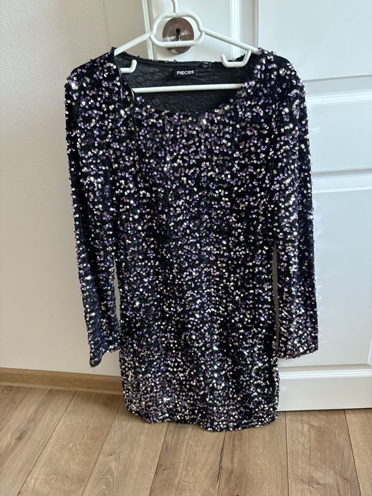 Vand rochie cu eticheta