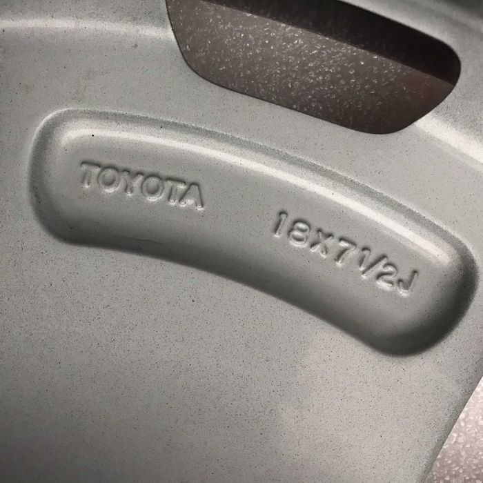 1x janta Toyota Hilux  R18 7.5Jx18 ET30 Enkei Land cruiser 6x139.7