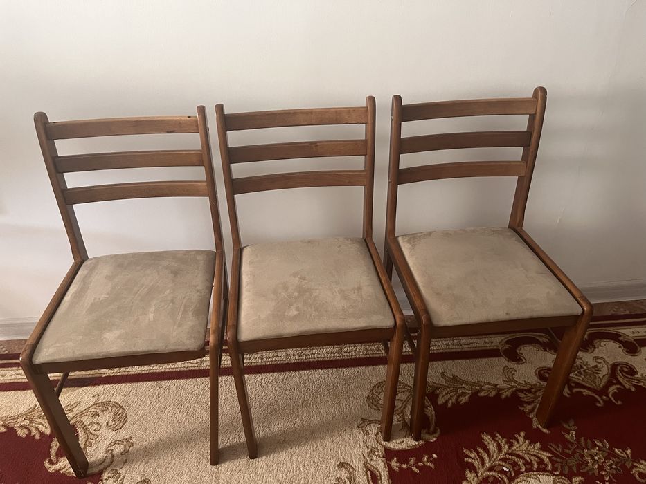 Стулья  в хорошем состоянии производство Малайзия