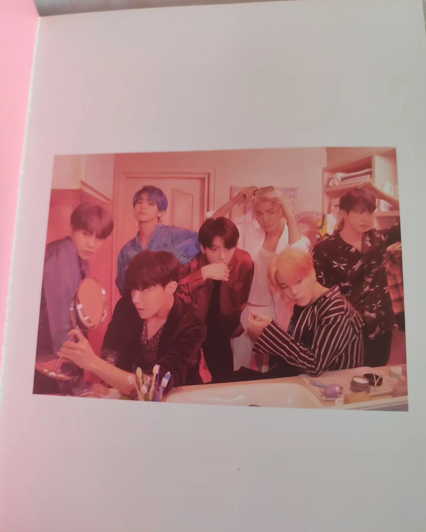 Кпоп албуми на KARD "You & me" и на BTS "Persona"