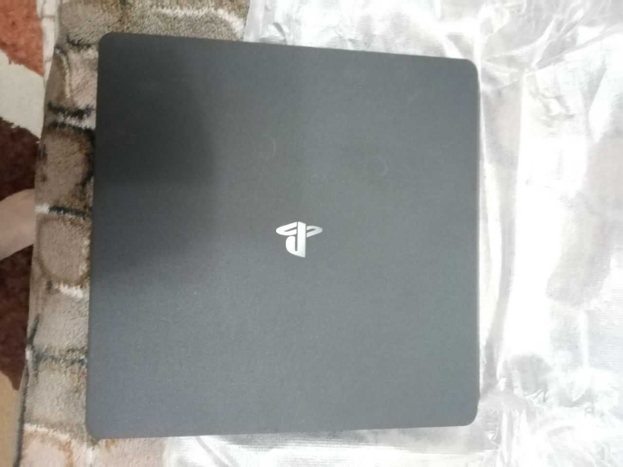 Sony Playstation 4 Slim 500 Gb. - 2 месяца в использовании.