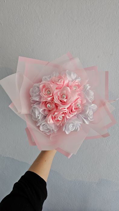 Buchet cu trandafiri din satin handmade