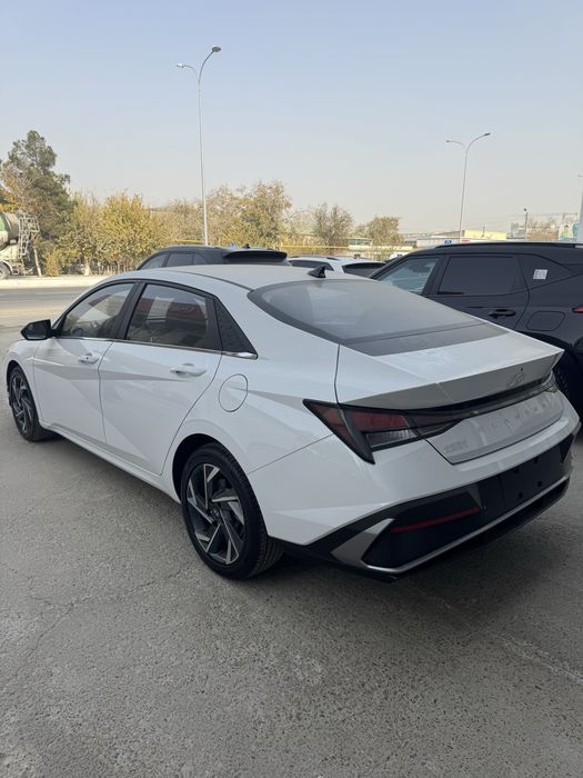 Hyundai Elantra Lyuklik 2025 Tez va Arzon Sotiladi