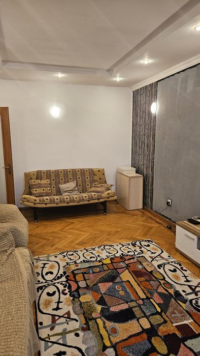 Apt 2 camere, Bucureștii Noi, in fața stației de metrou Jiului
