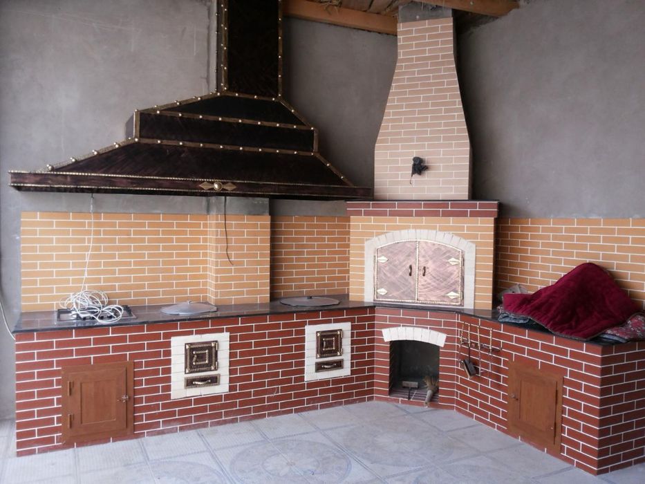 Строем летние кухни в комплексе с очагом