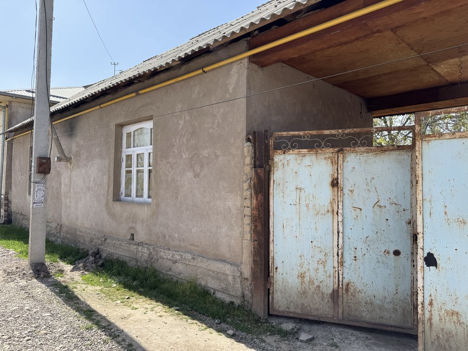 Yangi qurilgan uy sotiladi Qorasuv markazida