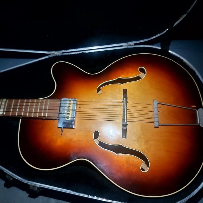 Chitara archtop cu doza Ideal