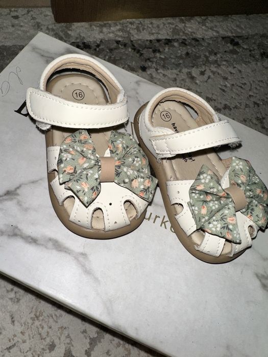 Продам детскую обувь на девочку