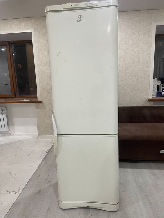 Продам холодильник индезит