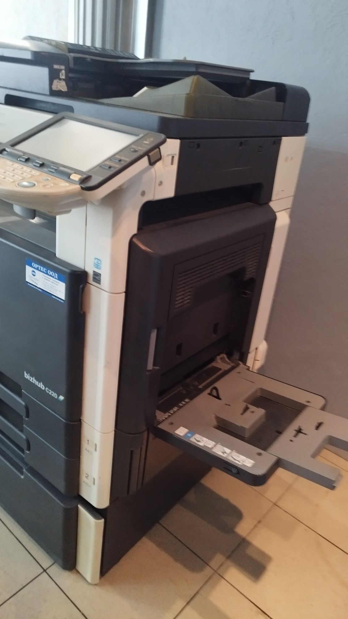 Принтер konica minolta vizhub c220
