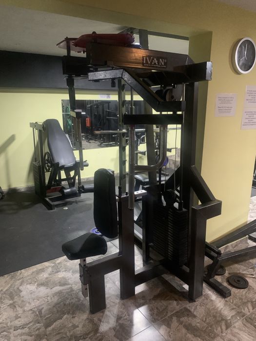 Пек-дек машина за гърди в перфектно състояние Иван