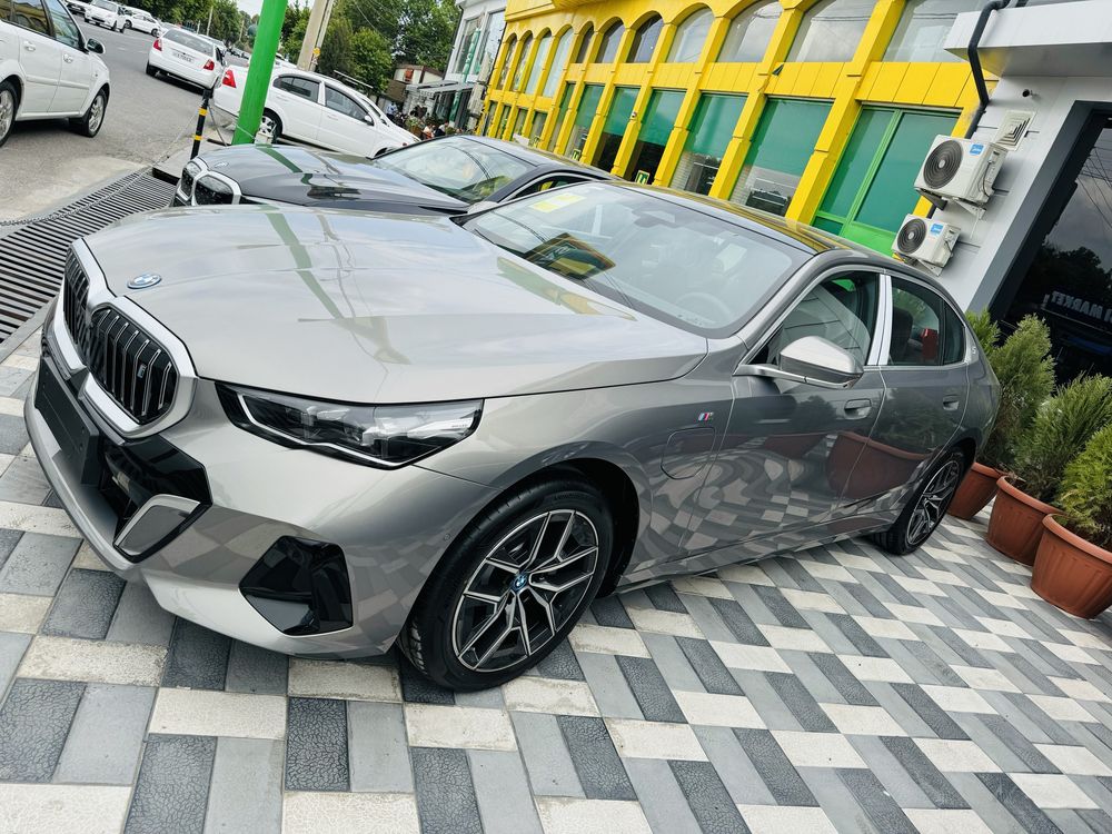 BMW i5 2024 elektra mobile
