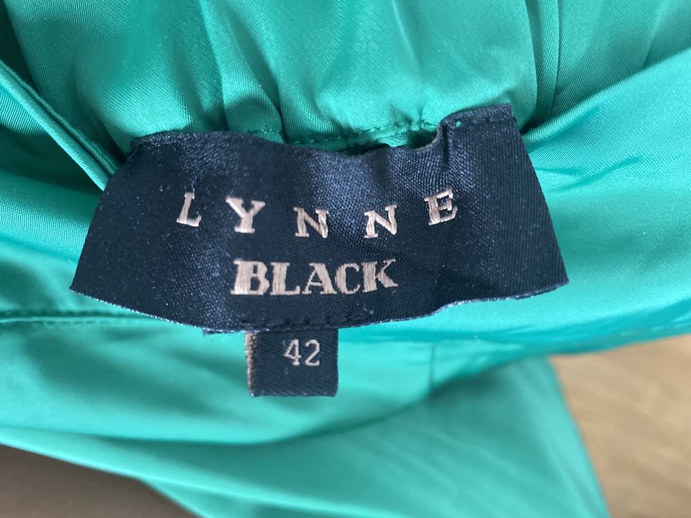 Луксозен сатенен  панталон LYNNE с висока талия.