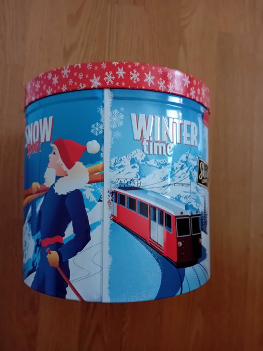 Коледна метална  кутия за съхранение