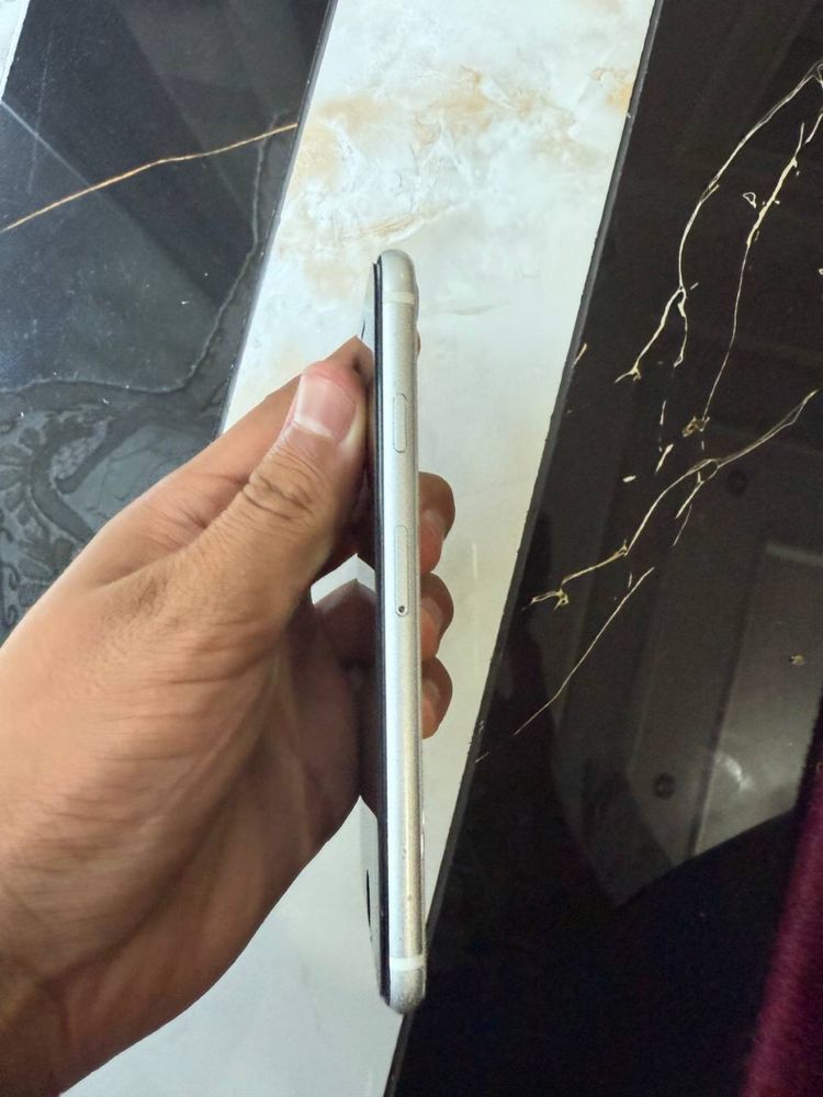 iPhone se2 128gb oq белый