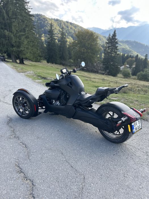 Can-Am Ryker 900 / 1100 km - Se conduce Cu B