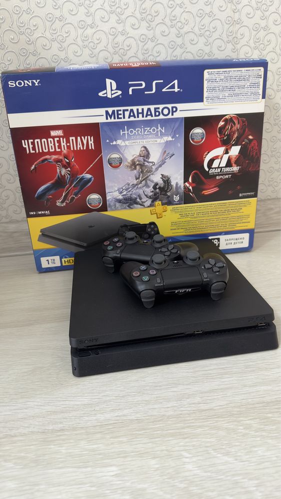 Ps4 slim 1 T, состояние отличное, коробка все есть