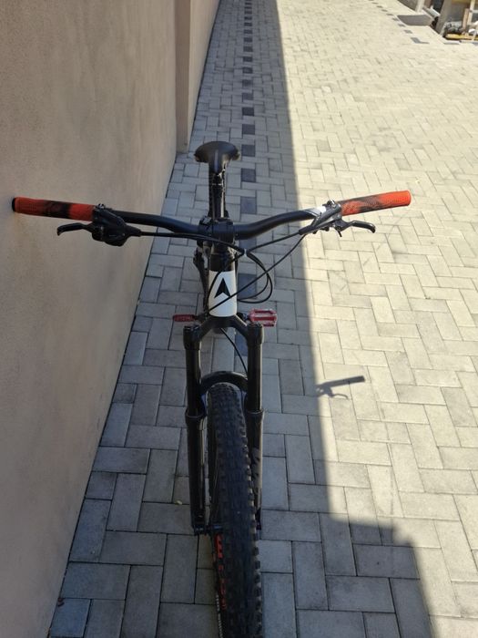 Vând bicicleta Vitus sommet 27.5