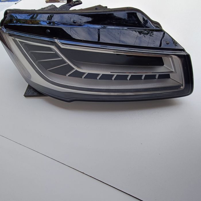 Десен фар Ауди А8 Audi A8 4H фейс Matrix 4H0.941.036