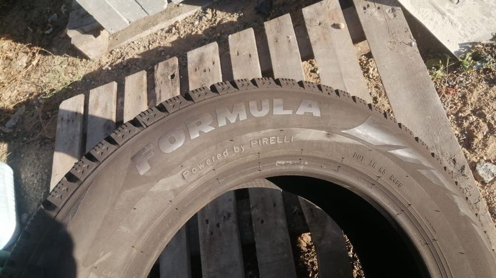 Продам шины 
Шипованный