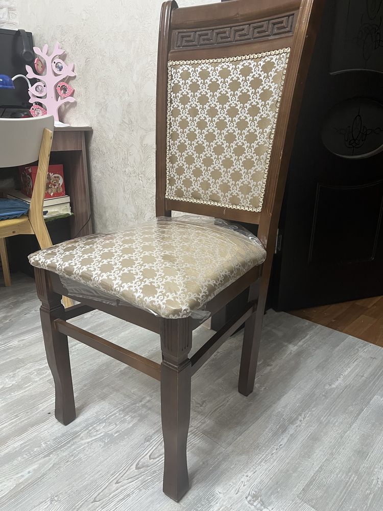 Продам стулья деревянные