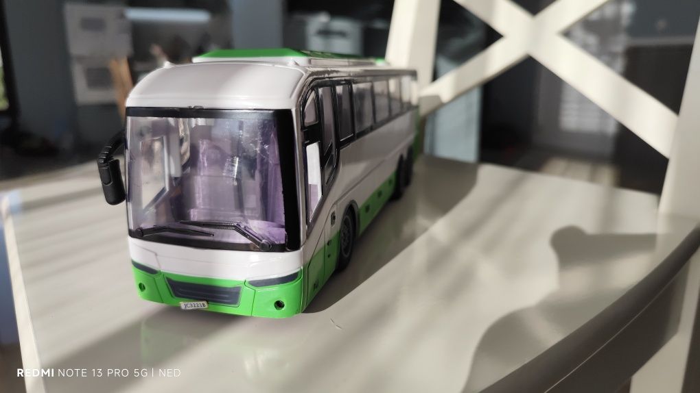 Автобуси играчки