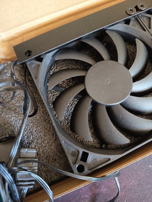 Ventilator triplu pentru placa video, Cooler CPU Aigo lumini RGB