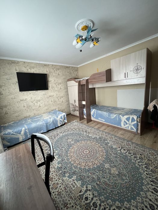 Двухъярусная кровать Город и стол письменный