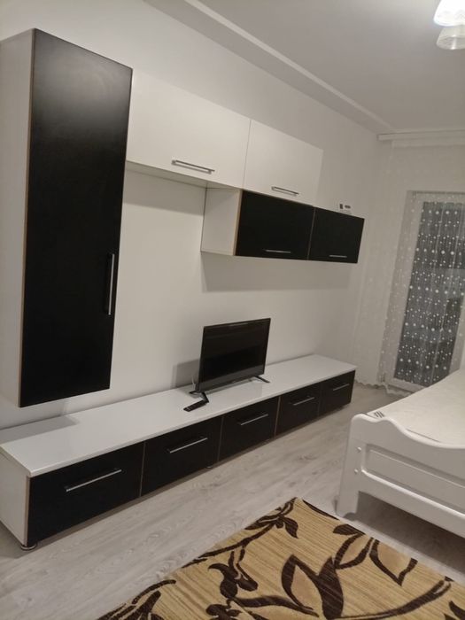 Inchiriez garsoniera