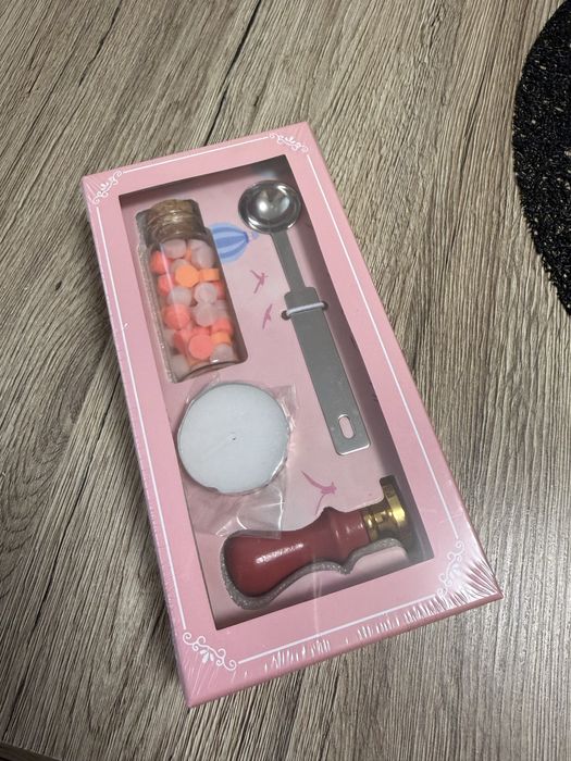 Артилуши от книжните кутии на Charli Wilde