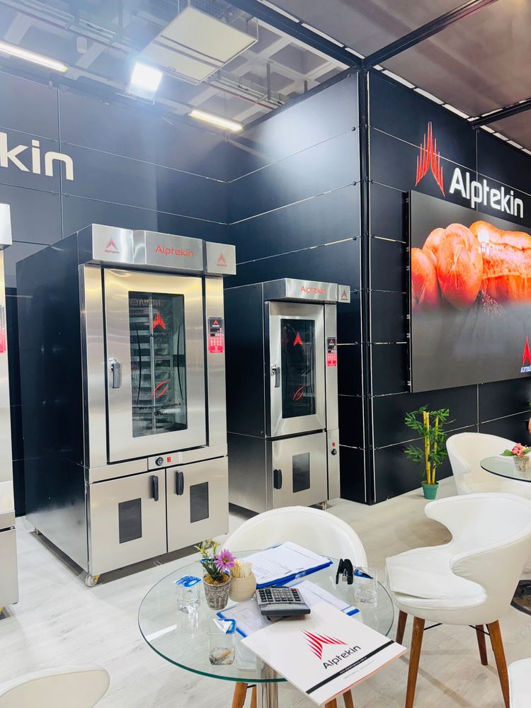 Конвекционный печь “ALPTEKIN” новая.