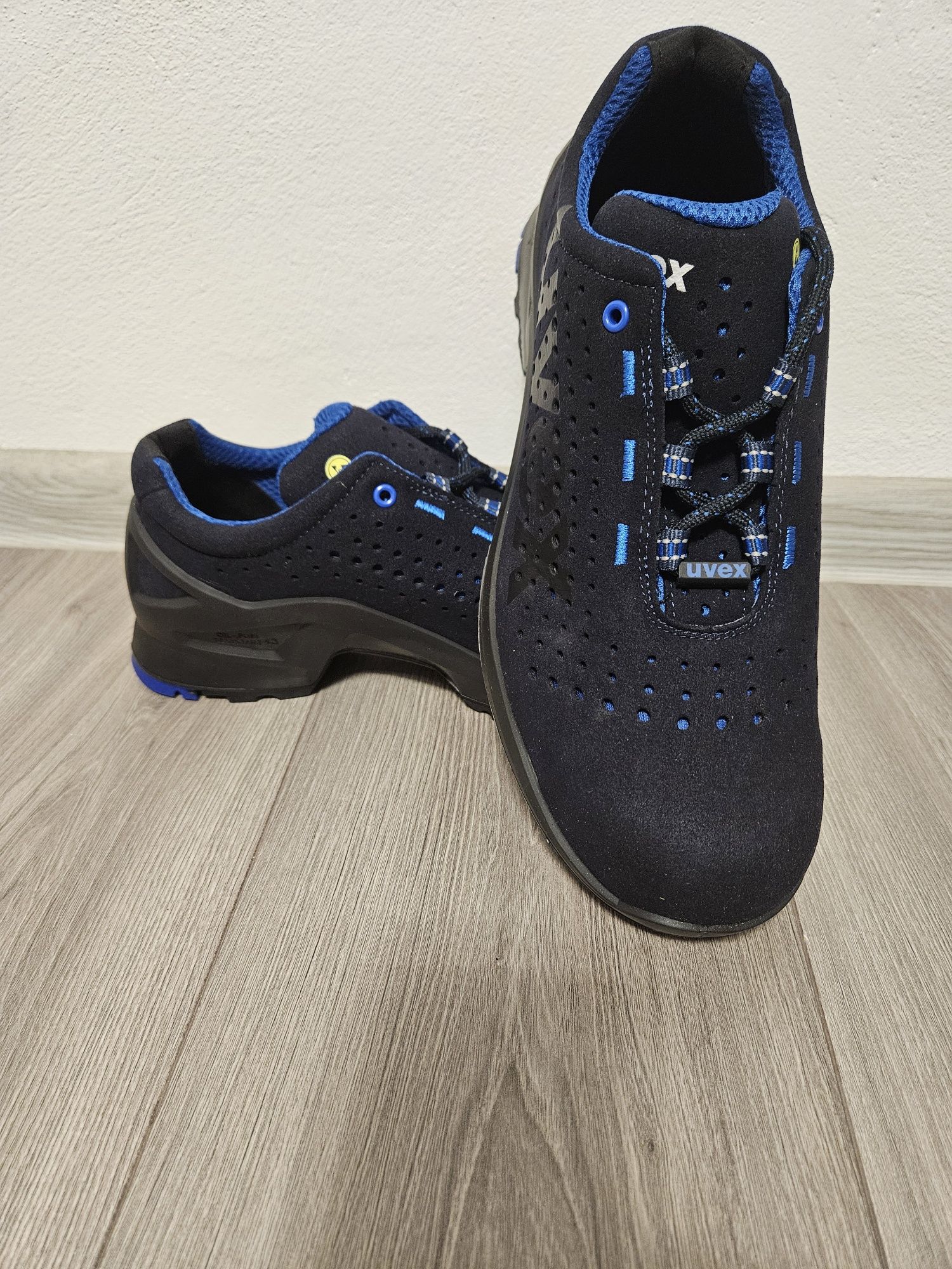 Pantofi de protectie perforati uvex 1 S1 SRC 85318