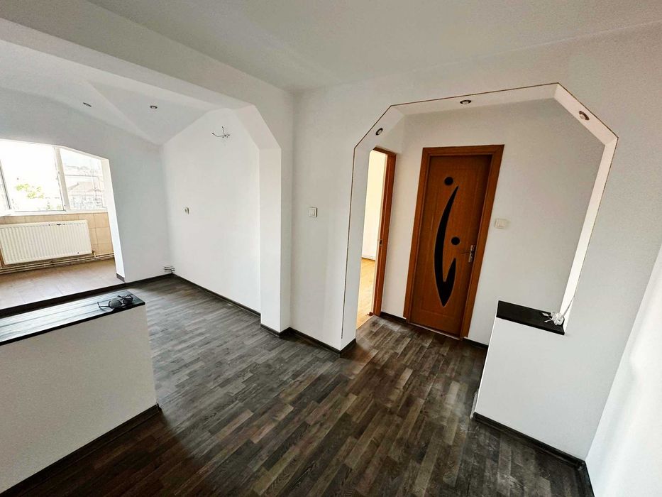De vanzare apartament 2 camere,  decomandat, zona 8 Mai, Tg-Jiu