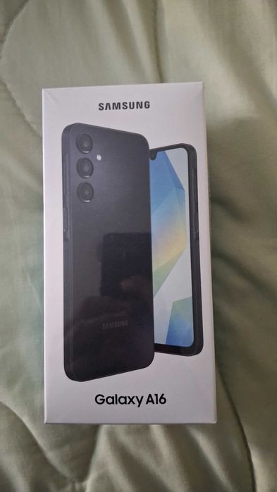 Продавам чисто нов, запечатан Samsung Galaxy A16 слушалки + протектор