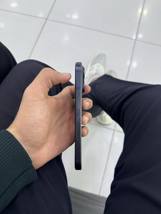 iPhone 15 pro blue titan