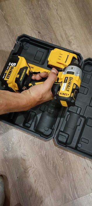 Чисто нов ударен гайковерт – пълен комплект + 2 г. гаранция