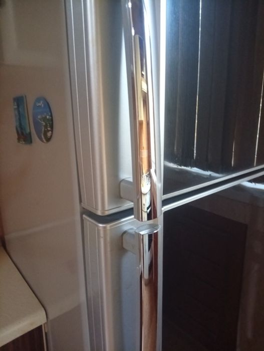 Продам срочно почти новый холодильник Toshiba