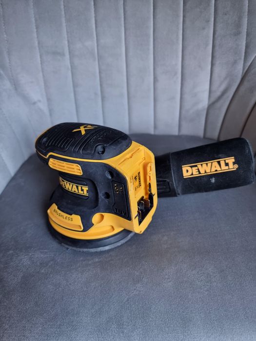 Dewalt DCW210 slefuitor orbital