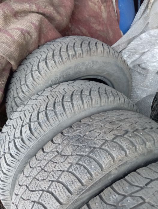 Продам резину 205/70R15