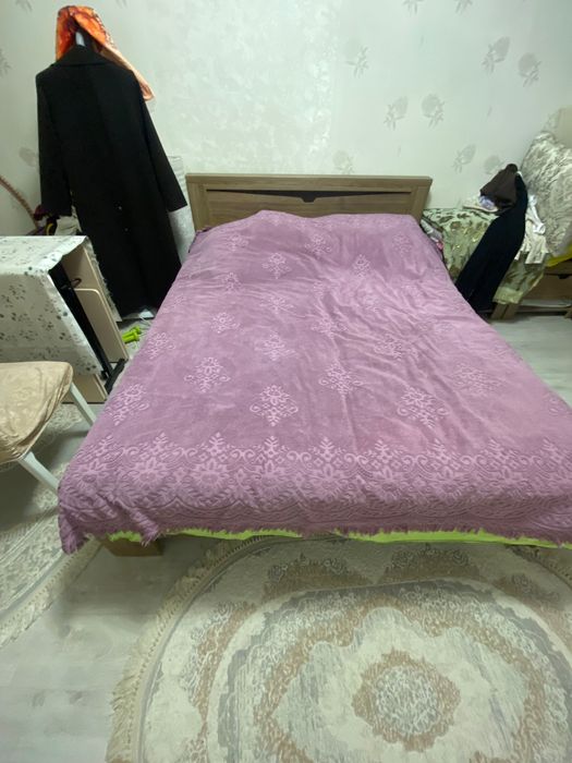 Кровать с матрасом