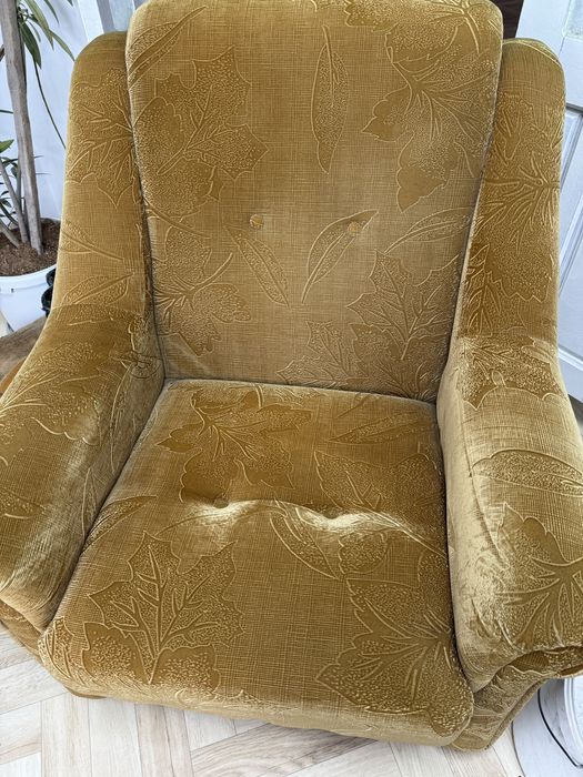 Бесплатно отдадим кресла две штуки