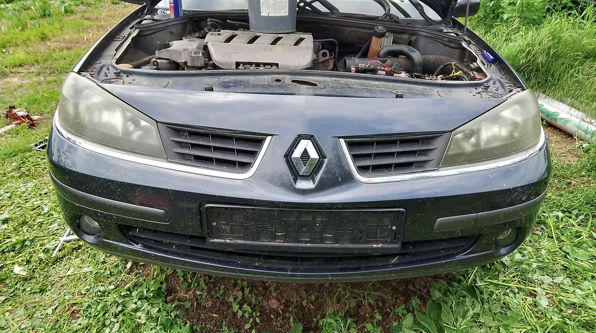Dezmembrez Renault Scenic 2 și Renault Laguna 2