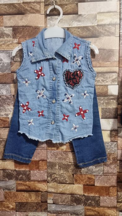 Джинсовые двойка 12 мес Отличном состоянии Брюки RED TAG 
Юнусобод 17-