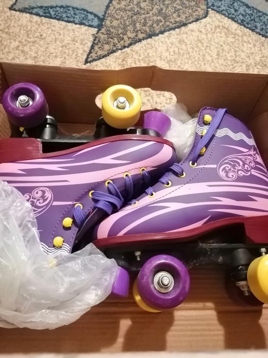 Vând rotile skates mărimea 40 violet