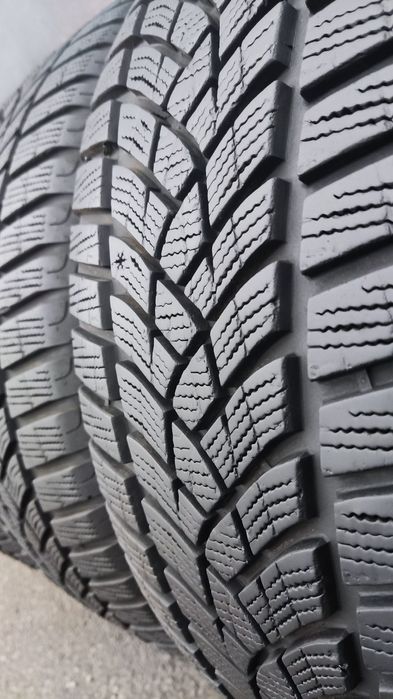 4бр. зимни гуми 225/55/17 GoodYear Ultra Grip Performance 
7.6mm
dot23