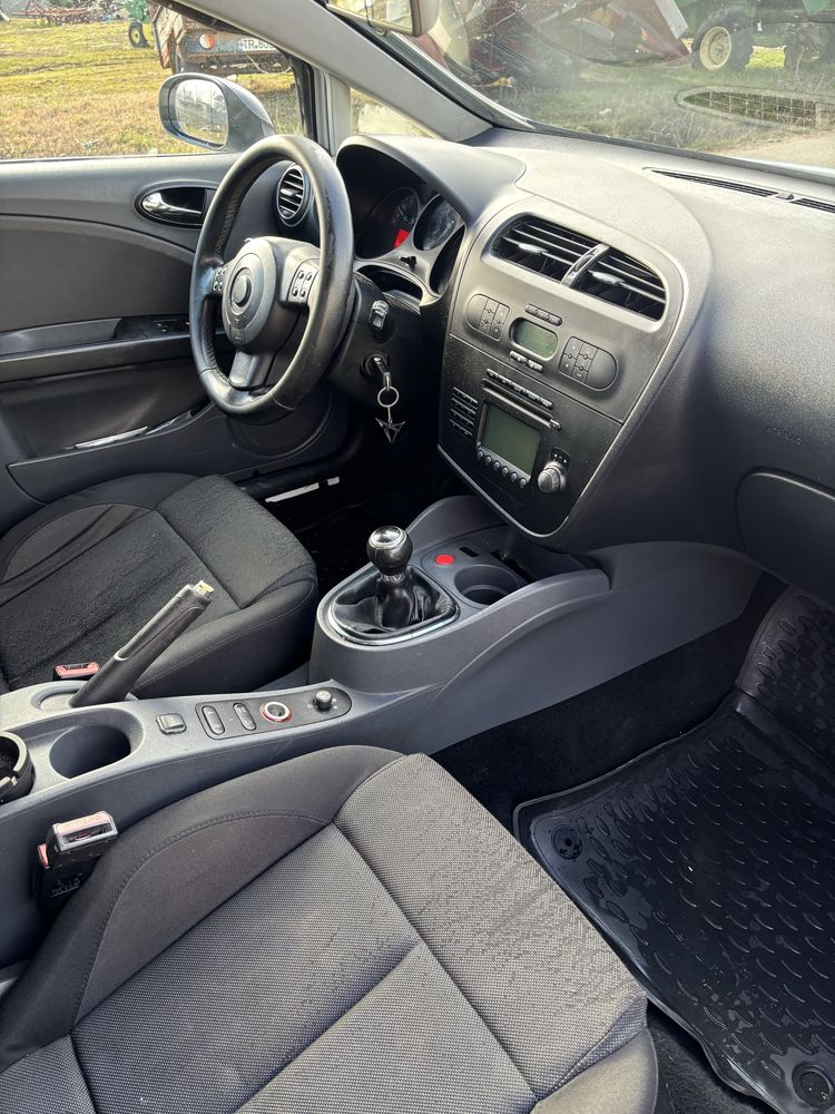 Dezmembrez Seat Leon FR 2.0 diesel bkd an 2008