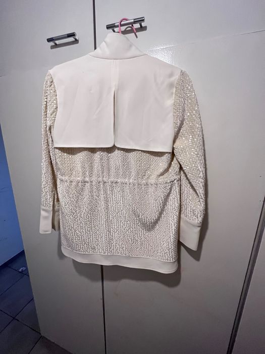 Ефектно бяло сако